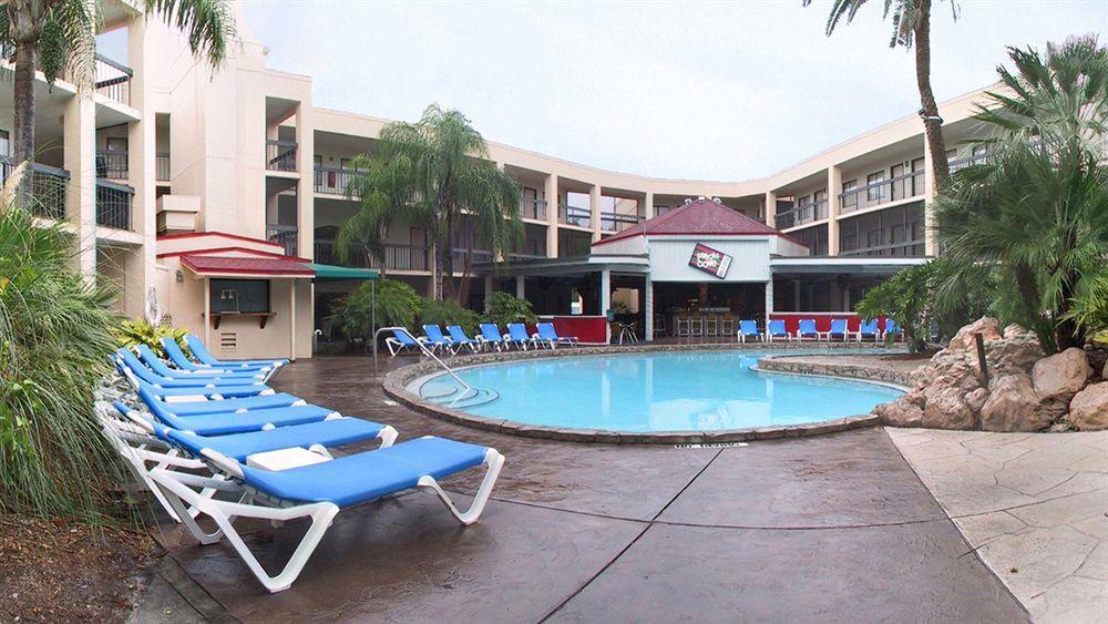 Baymont By Wyndham Tampa Near Busch Gardens Hotell Eksteriør bilde