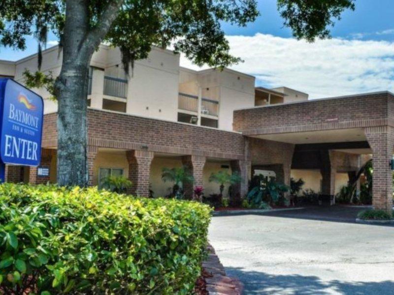 Baymont By Wyndham Tampa Near Busch Gardens Hotell Eksteriør bilde