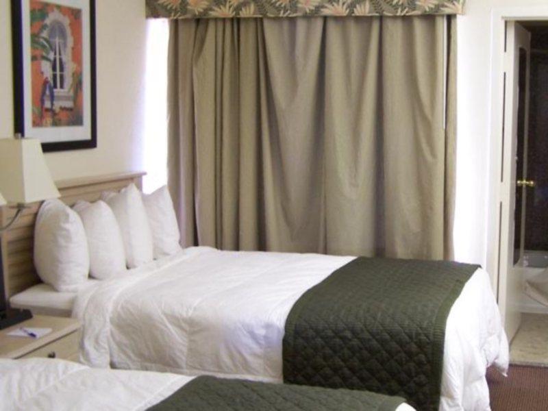 Baymont By Wyndham Tampa Near Busch Gardens Hotell Eksteriør bilde