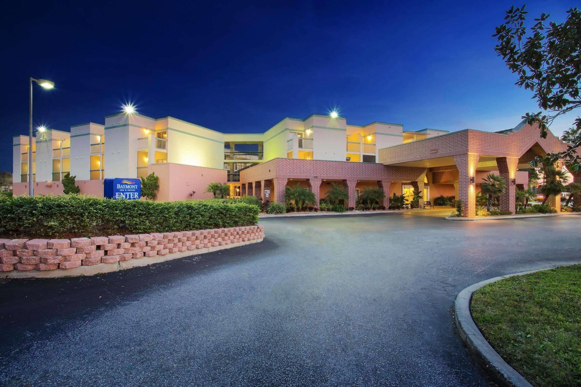 Baymont By Wyndham Tampa Near Busch Gardens Hotell Eksteriør bilde