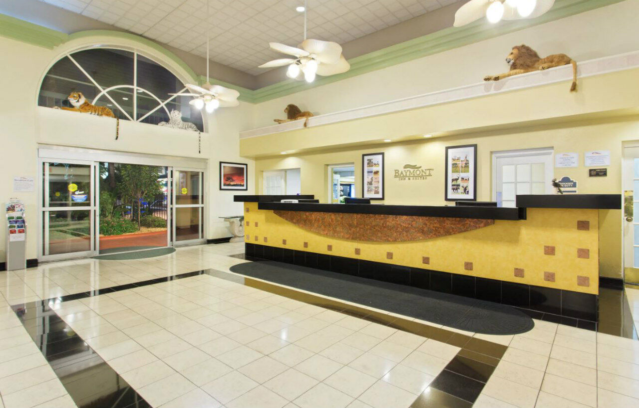 Baymont By Wyndham Tampa Near Busch Gardens Hotell Eksteriør bilde
