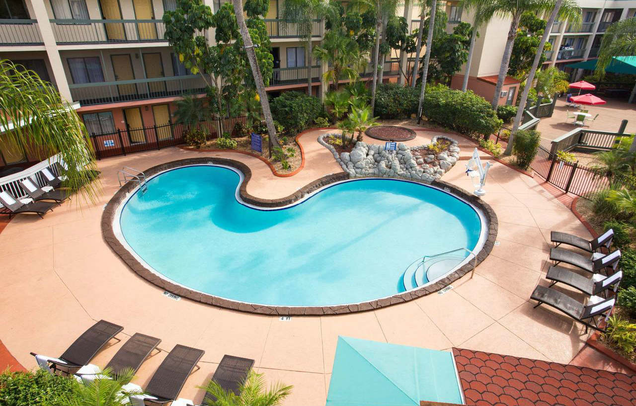Baymont By Wyndham Tampa Near Busch Gardens Hotell Eksteriør bilde